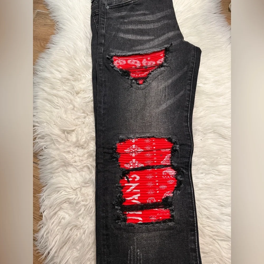 NWT TMMMT Men’s Black Distressed Jeans Red Paisley Patch Straight Leg 30